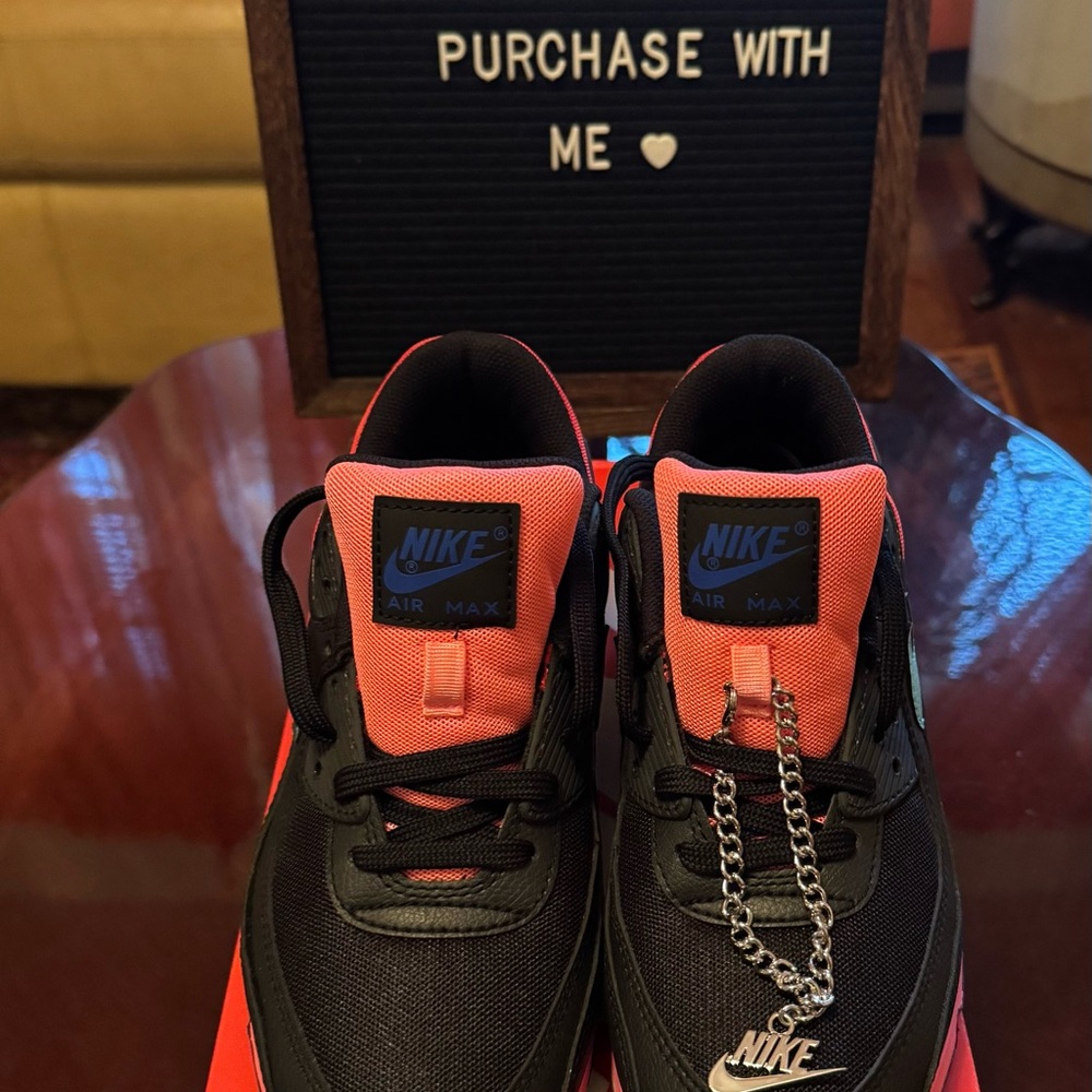 *SOLD*Authentic Nike Air Max Black Tropical Twist Sneakers